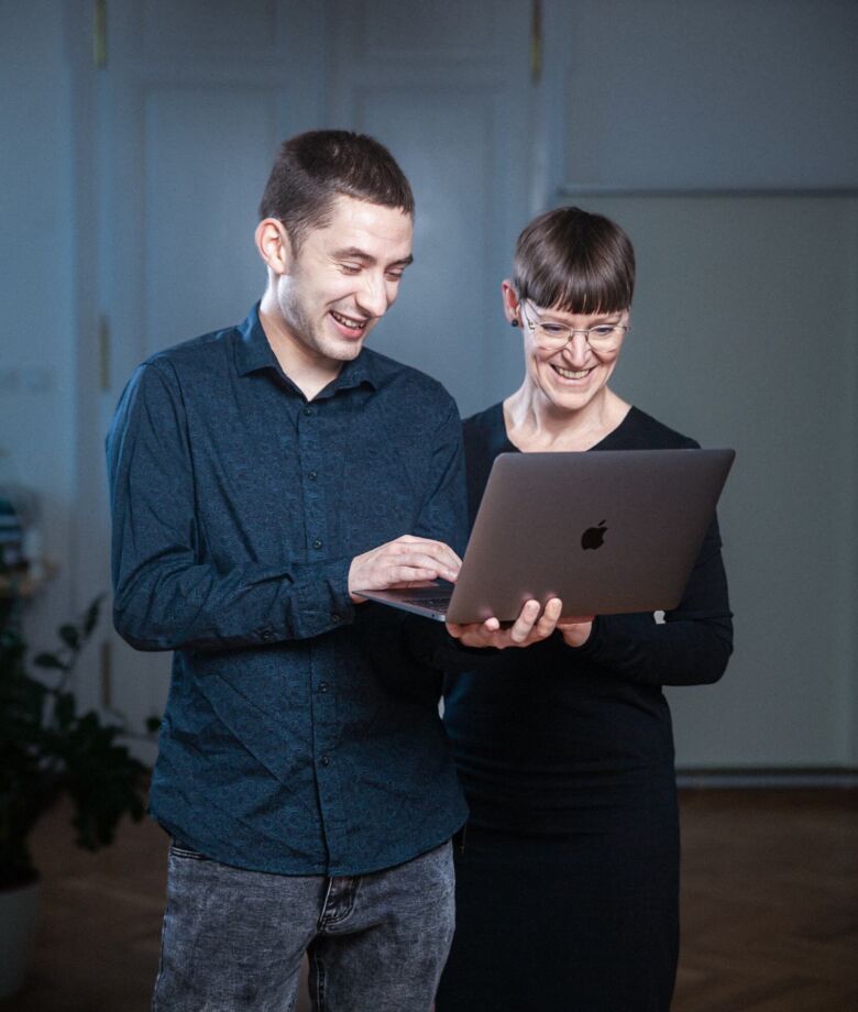 Salesperson for customers in the financial sector
